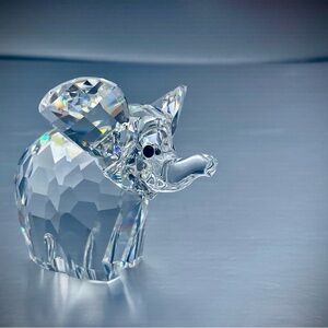 Swarovski Crystal Elephant 7640 NR 060 Frosted Tail 2” Retired Figurine
